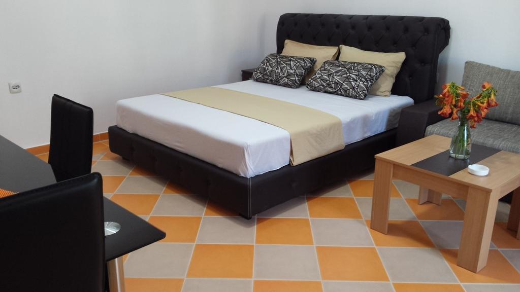 Apartments Aza Dobra Voda Pokoj fotografie